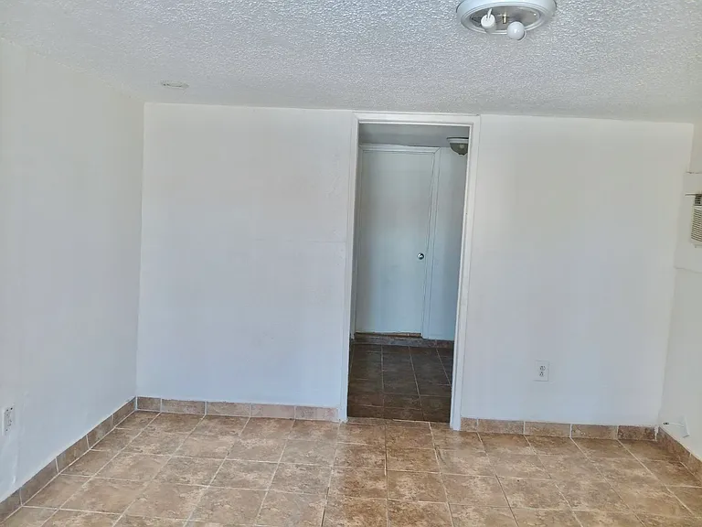424 E Kern Ave — Photo 6