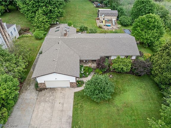 5th image of 1835 Lynn Rd