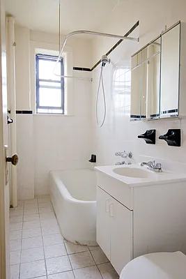 Rented by Elenora Dantchev, LREB | media 5