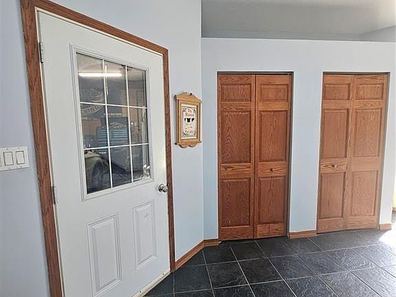 3rd image of 406 1st Ave E