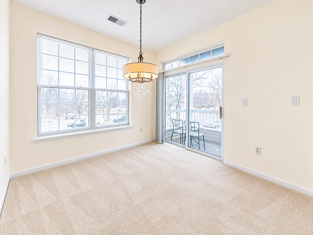 2 bed, 2.0 bath, 1028 sqft, $2,350 — Photo 2