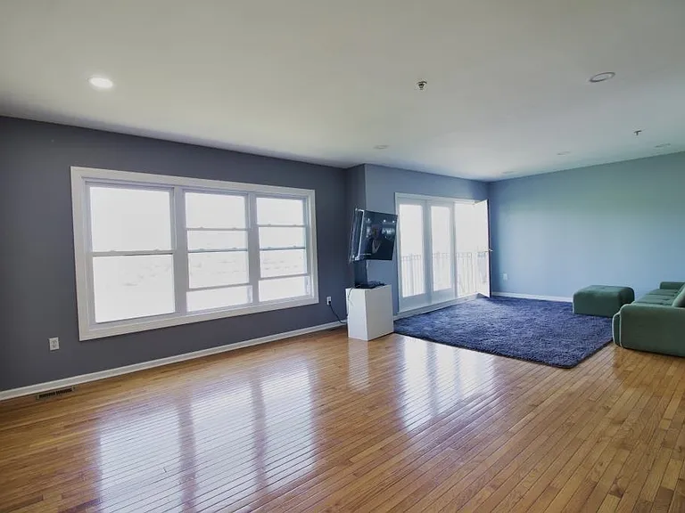 340 The Promenade — Photo 18