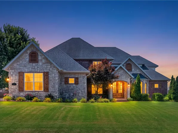 5487 E Saddleridge Dr, Fayetteville, AR 72703