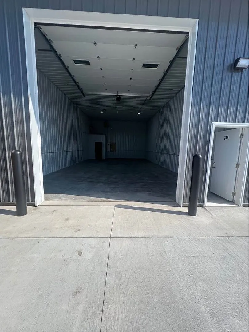Shop Space — Photo 4