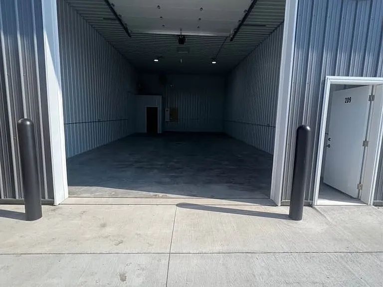 515 Enterprise St N — Photo 5