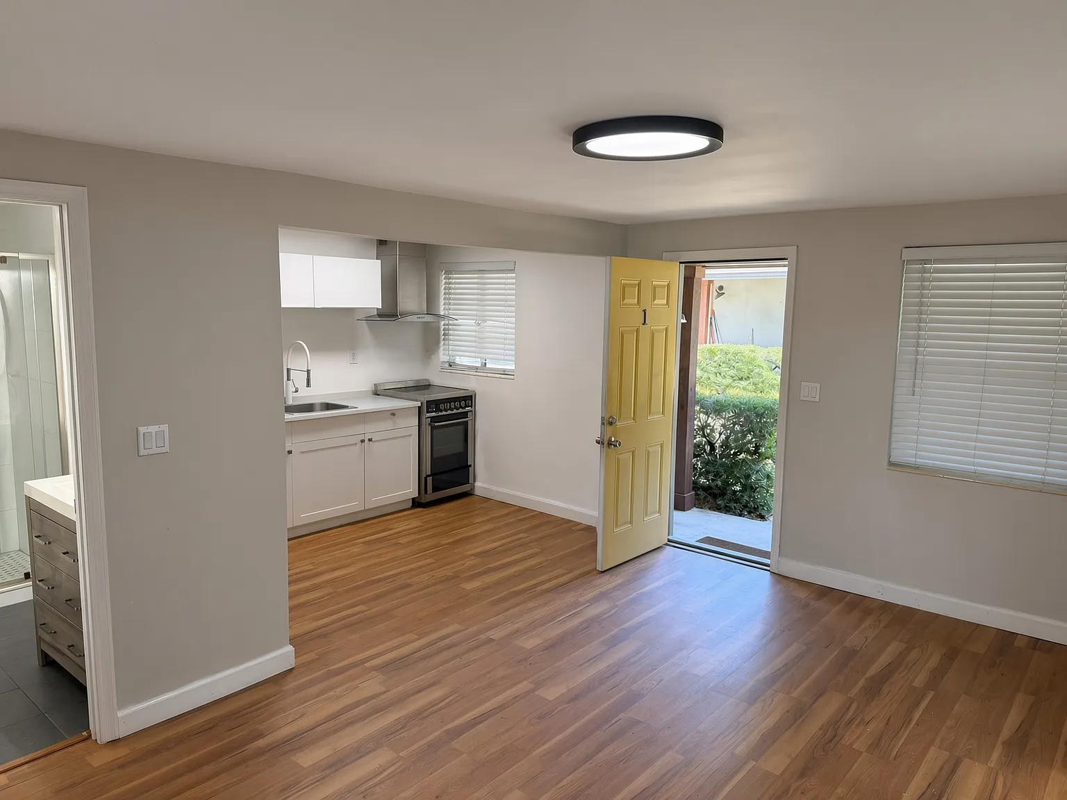 1 bed, 400 sqft, $1,250 — Photo 2