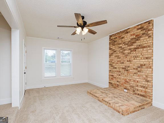 5th image of 1806 N Maple Dr