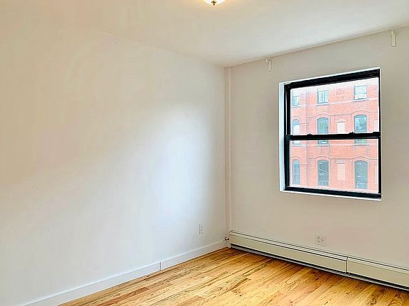 4th image of 427 Throop Ave #1