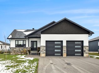 18 Morrison Dr, Whitewater Region, ON K0J 1K0