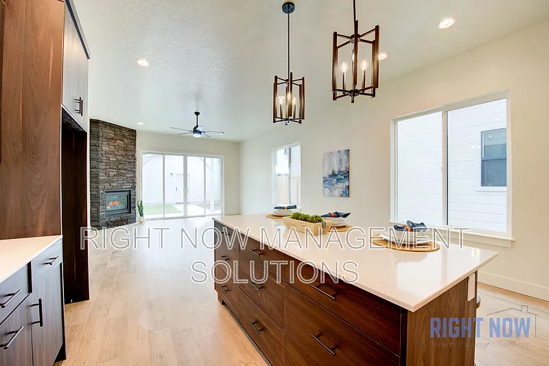 4 bed, 3.0 bath, 1810 sqft, $2,900 — Photo 1