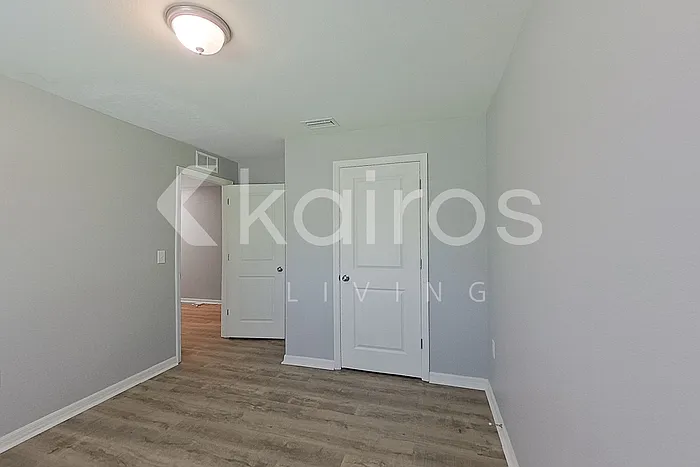 1010 Kaye St E — Photo 10