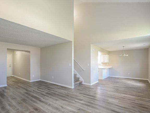 5th image of 4327 Village Trace Dr