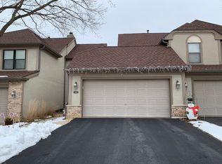 161 Chatsworth Cir, Schaumburg, IL 60194
