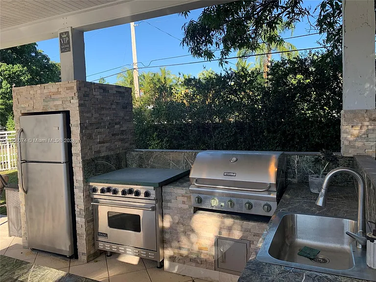 7625 SW 75th Ave — Photo 34