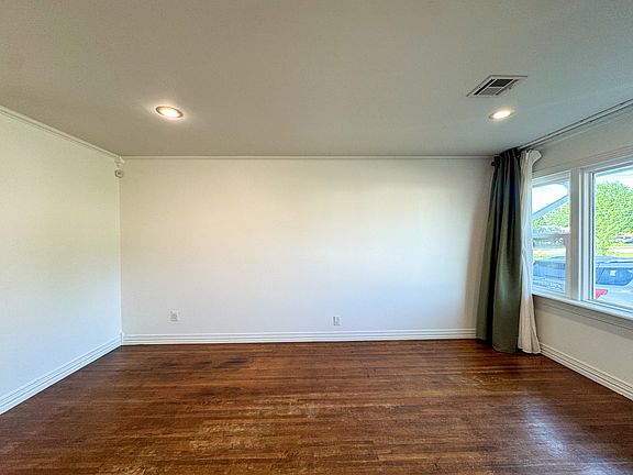 4th image of 468 S 75th Ave E