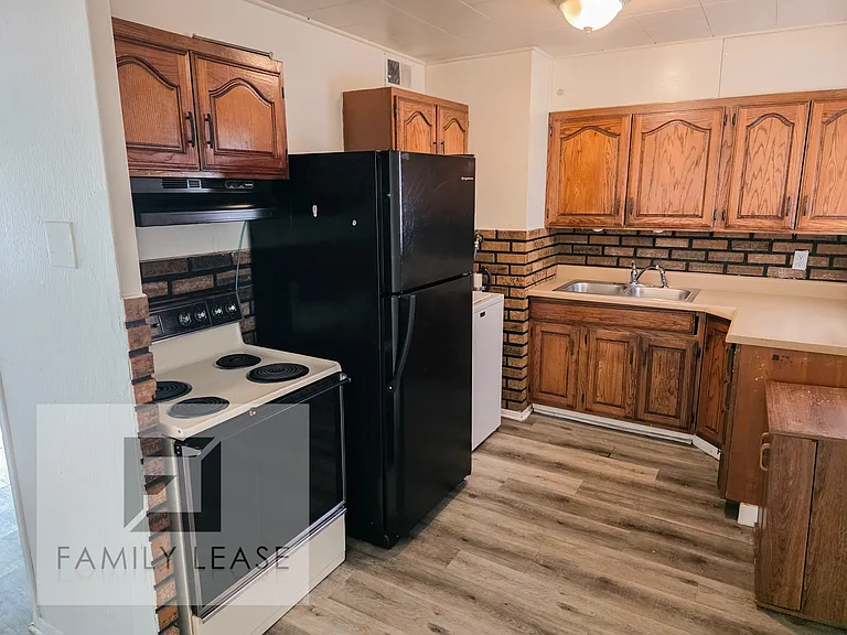 732 Saint Nicholas Dr — Photo 7