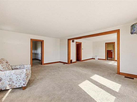 5th image of 219 W 4th St