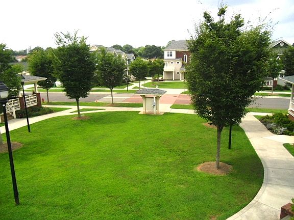 518eastway-courtyard_09112014