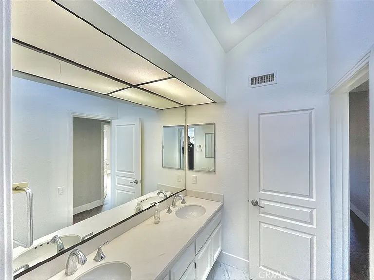 10 Ramada — Photo 14