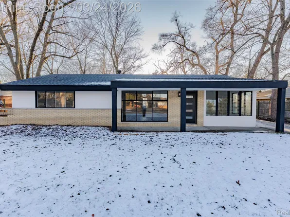 2483 Walce Dr, West Bloomfield, MI 48324