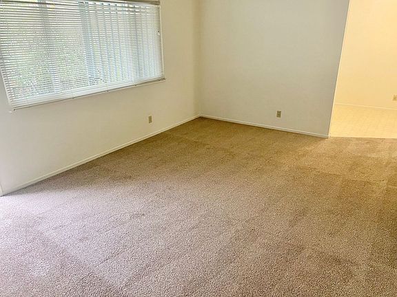 4th image of 26 Magnolia Ave APT 5