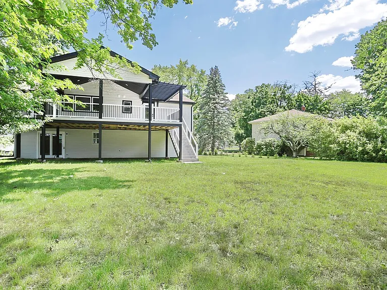 415 Goffle Rd — Photo 37