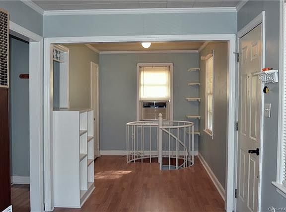 5th image of 712 Halsbury Ave