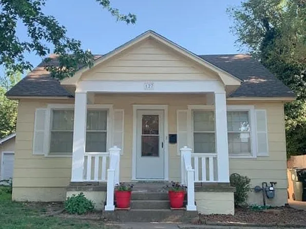 127 W 17th Ave, Hutchinson, KS 67501