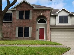 618 Oak Berry Dr, Kemah, TX 77565