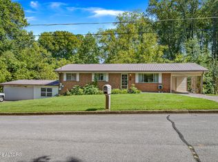 717 James St, Athens, TN 37303