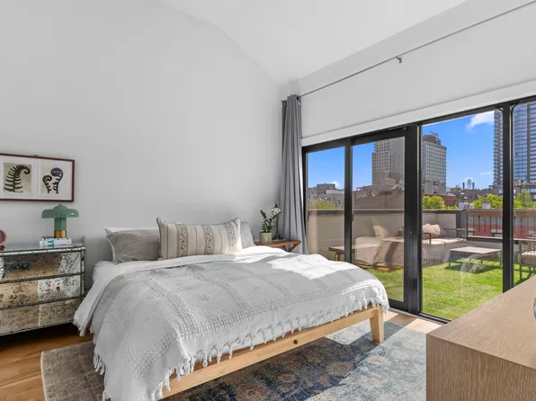 212 Franklin Street image 7 of 21