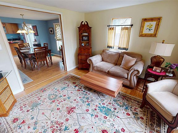 5th image of 33 Ronkonkoma Blvd