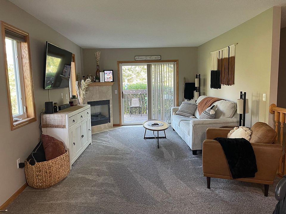 Living Room / Deck