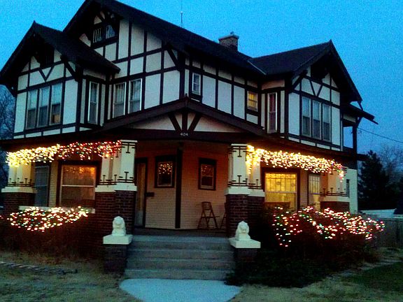 3rd image of 404 E Grand Ave