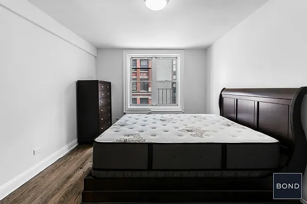 Sold by Bond New York | media 7