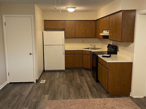 3rd image of 415 W 7th St Suite E