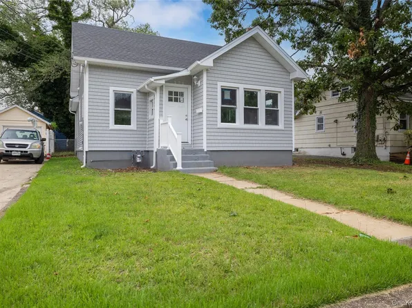 171 S Brookside Avenue, Freeport, NY 11520