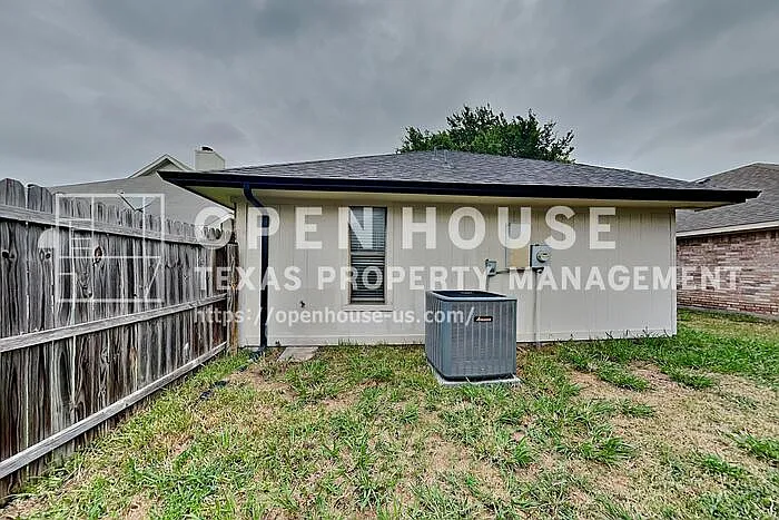 6928 Brixham Dr — Photo 18