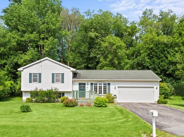 15 Greenview Drive, Bennington, VT 05201