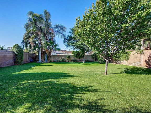 2nd image of 501 W Aire Libre Ave