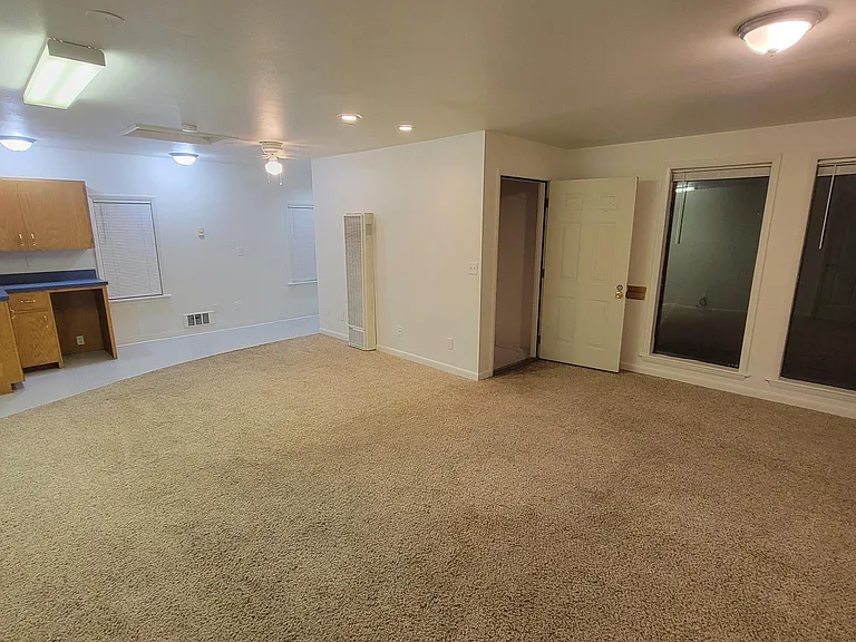 1020 S Jackson St — Photo 10