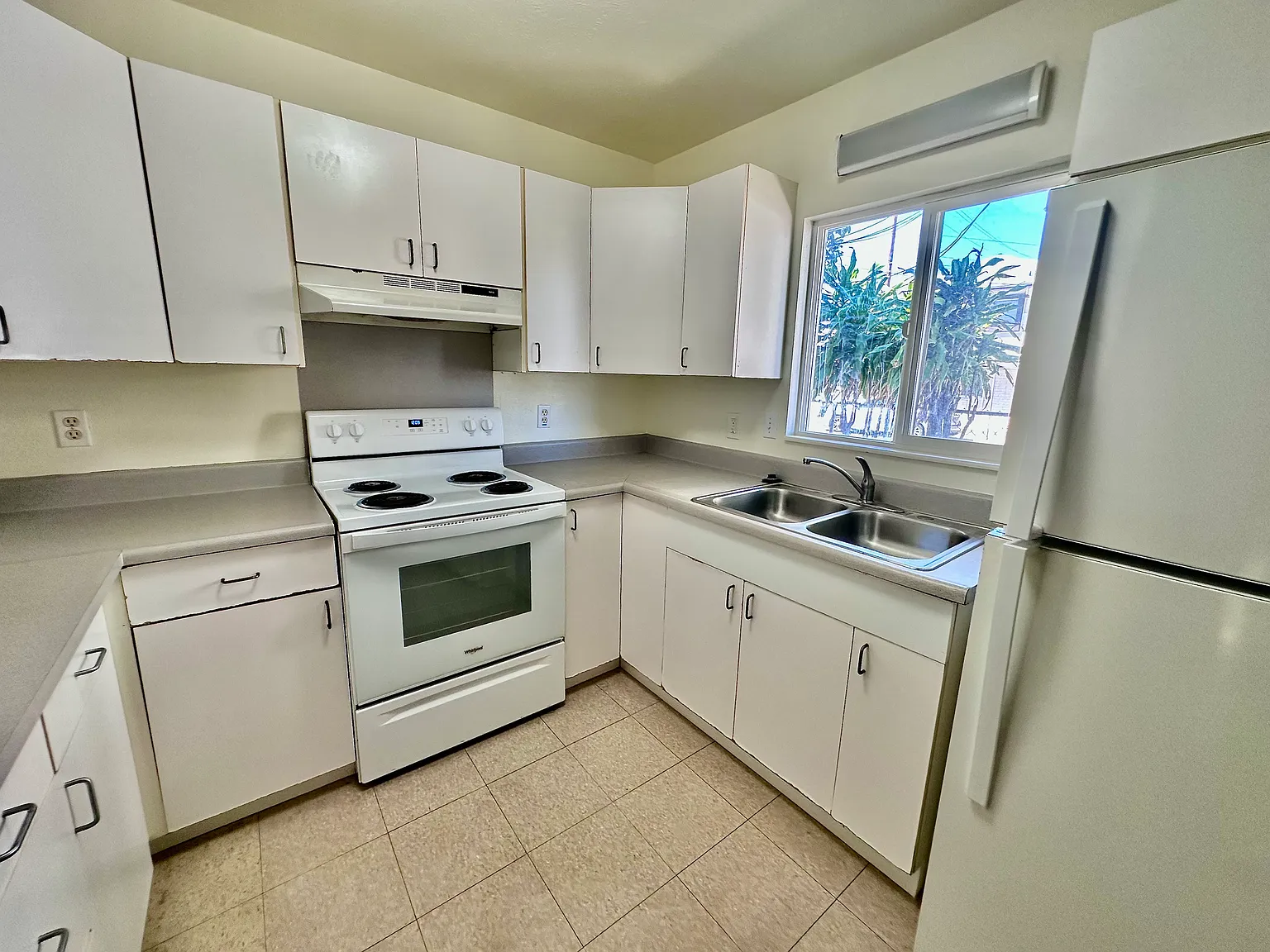 2 bed, 570 sqft, $1,700 — Photo 2
