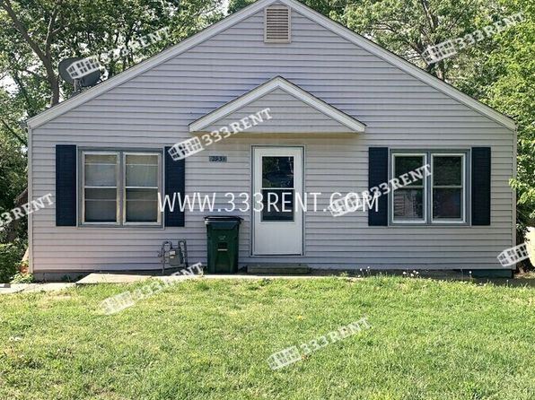 2931 NE Jewett St #2