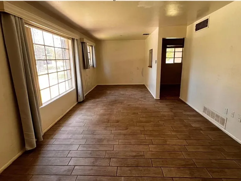 1322 S Cedar St — Photo 2