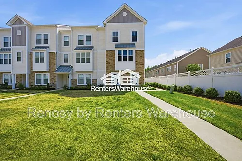 1005 Opal St #105 Photo 1
