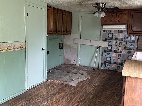 3rd image of 2512 SW H Ave