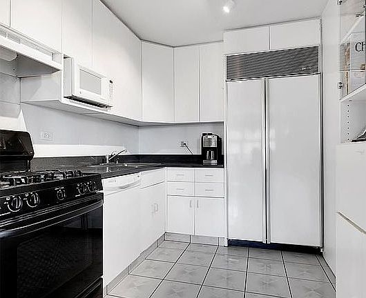 3rd image of 201 W 70th St APT 23E