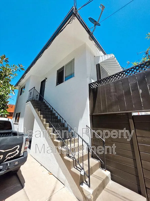 2 bed, 1.0 bath, 800 sqft, $3,300 — Photo 1