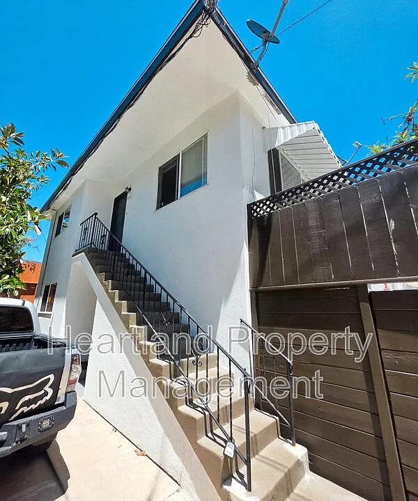 859 Agate St