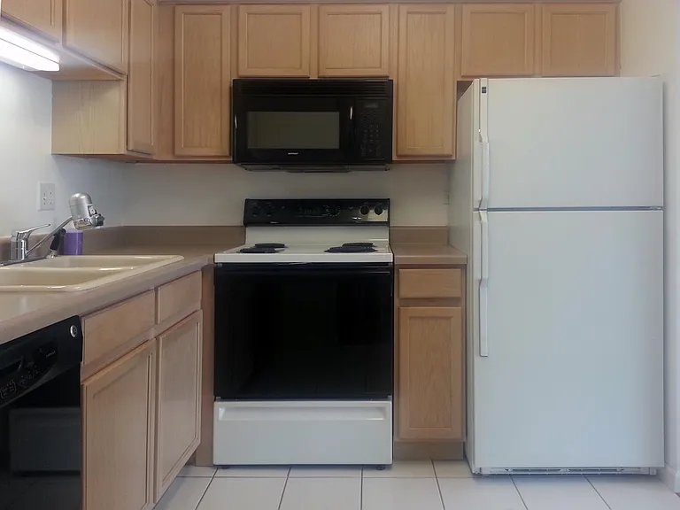 995 S Court Of Shorewood #3B — Photo 7